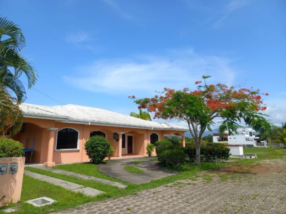 Venta-de-Casa-Duplex-cerca-del-mar-Tela-1