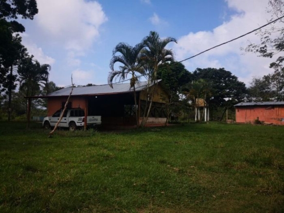 84-manzanas-en-Santa-Cruz-de-Yojoa,-al-lado-del-zoológico-Joya-Grande.6-op