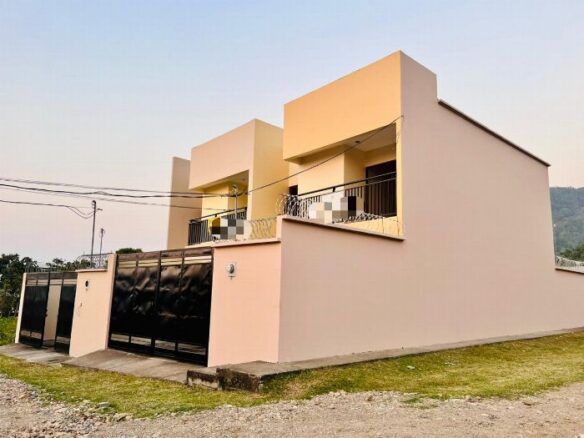 Townhouse en Colonia Moya El Progreso21