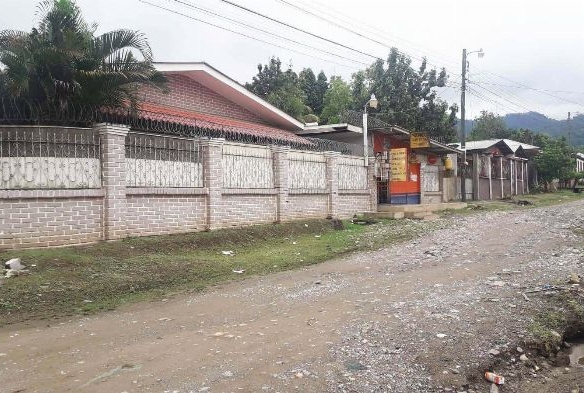 Venta-de-propiedad-casa-y-local-amplio-comercial-en-El-Progreso-Yoro3-op