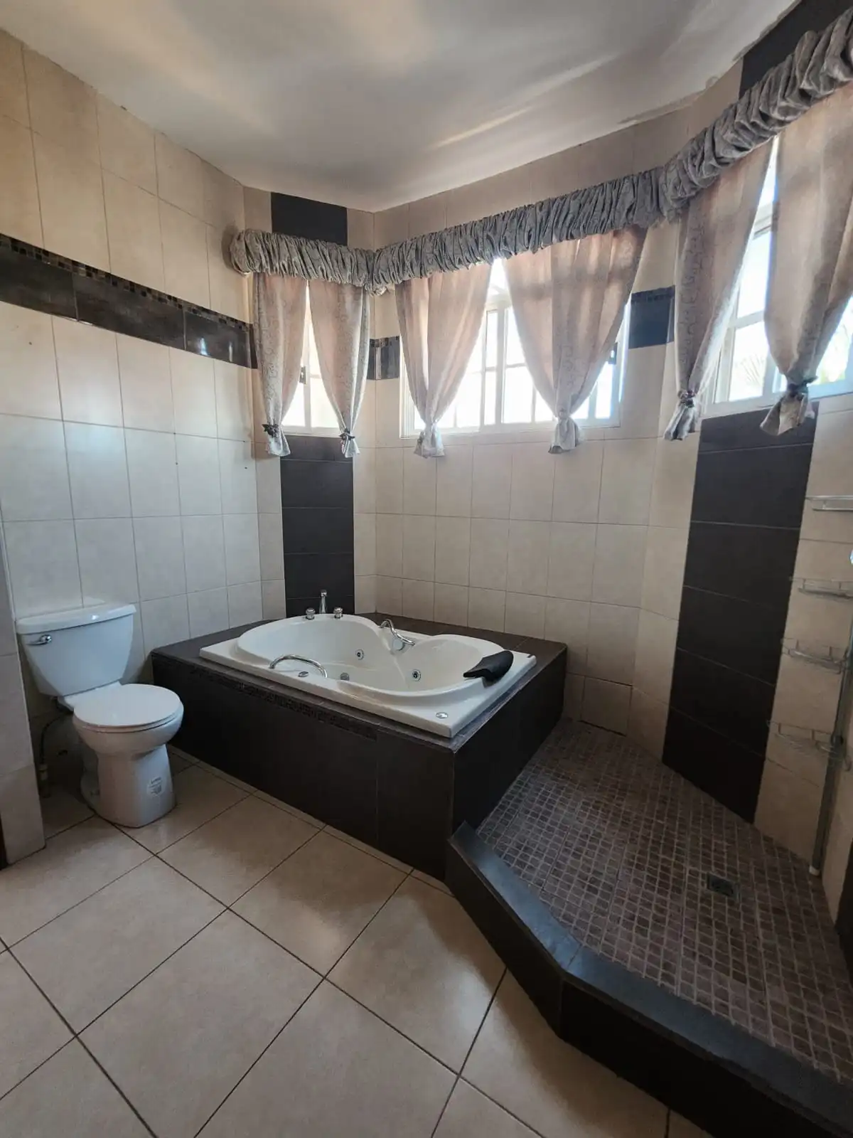 Bañera en habitacion principal Bañera en habitacion principal