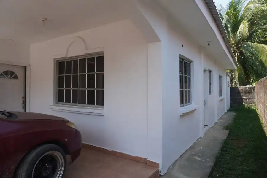 Lado derecho casa en puerto cortes de venta
