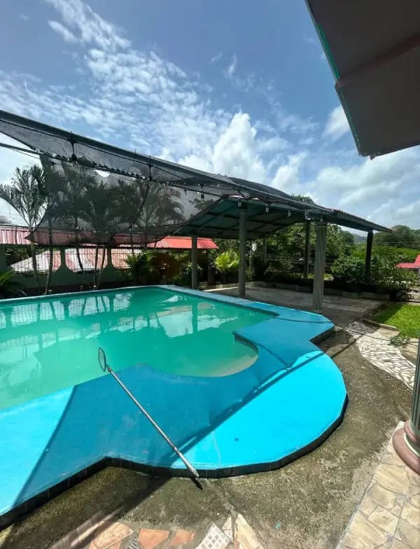 Casa con piscina en venta en Residencial El Naranjal Puerto Cortes