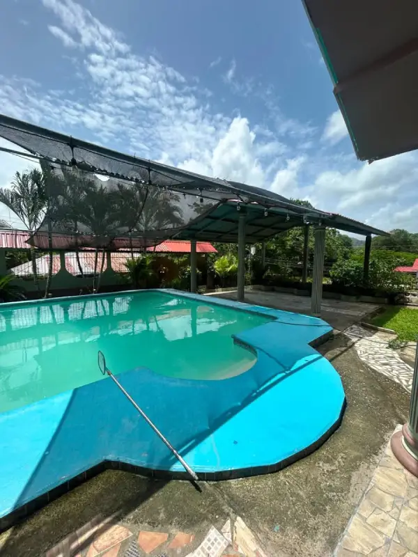 Casa con piscina en venta en Residencial El Naranjal Puerto Cortes