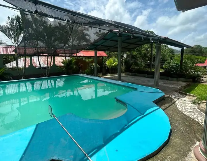 Casa con piscina en venta en Residencial El Naranjal