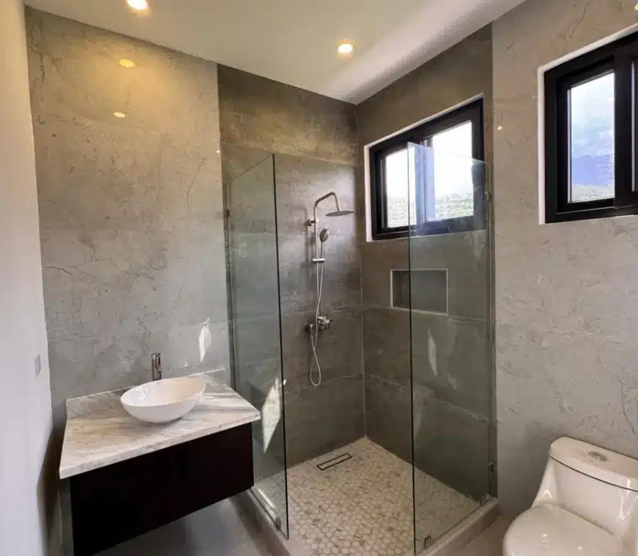 Baño de lujo en jaragua