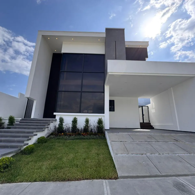 Exclusiva casa de lujo en residencial jaragua san pedro sula