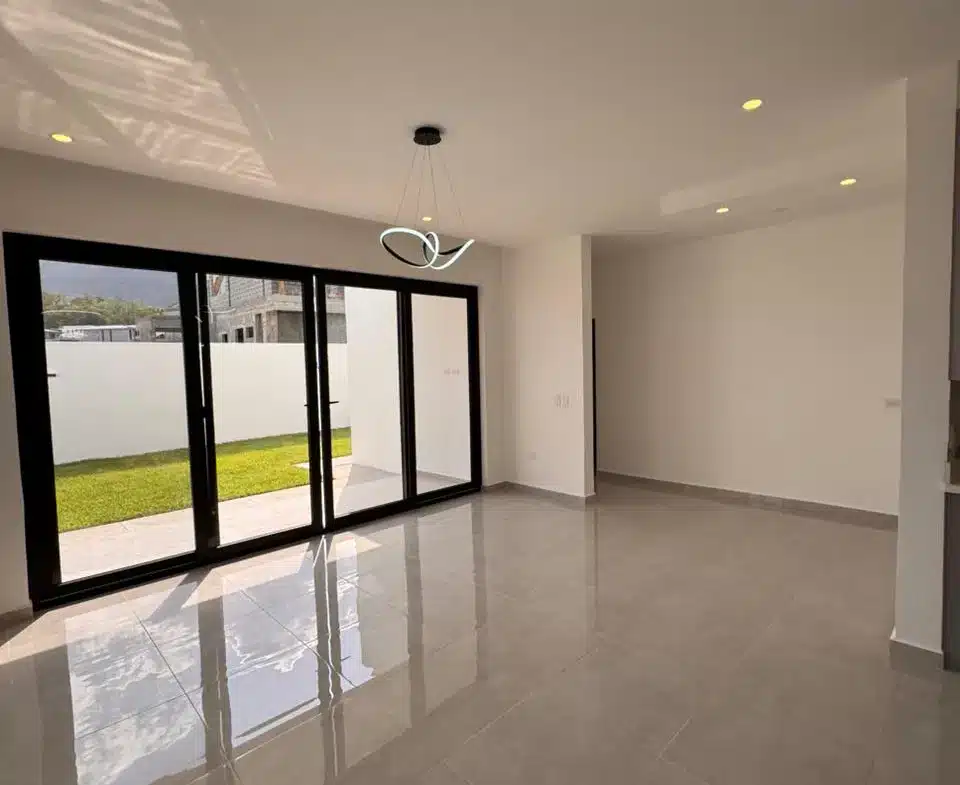 Sala amplia de lujo jaragua