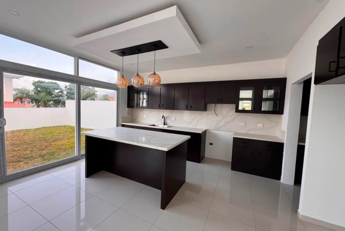 Casa con dirty kitchen San Pedro Sula