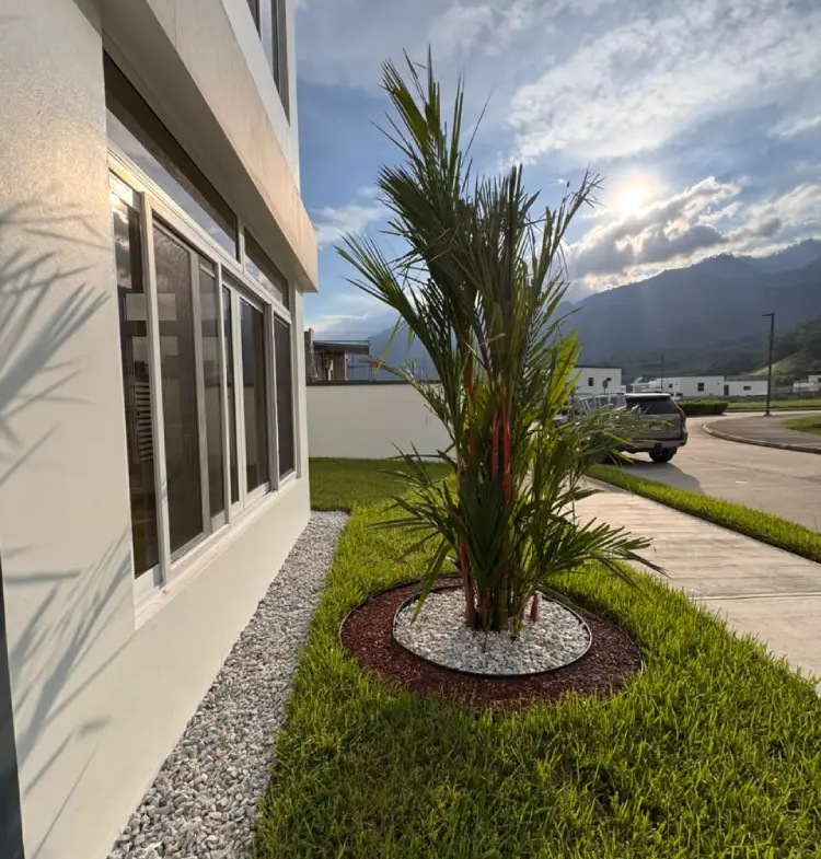 Casa con jardin en san pedro sula jaragua
