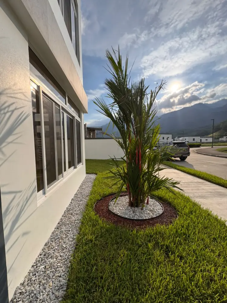 Casa con jardin en san pedro sula jaragua