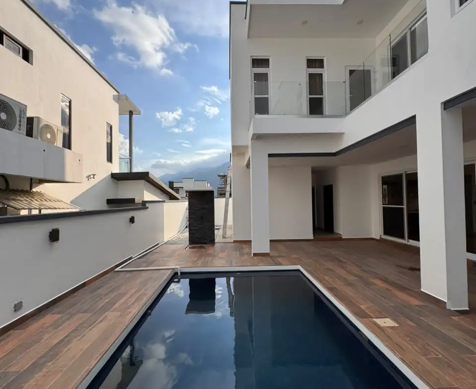 Casa con piscina jaragua san pedro sula