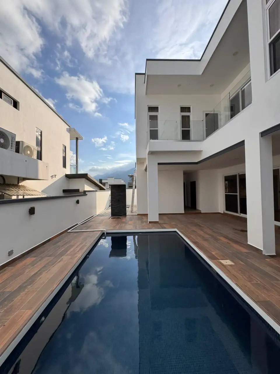 Casa con piscina jaragua san pedro sula