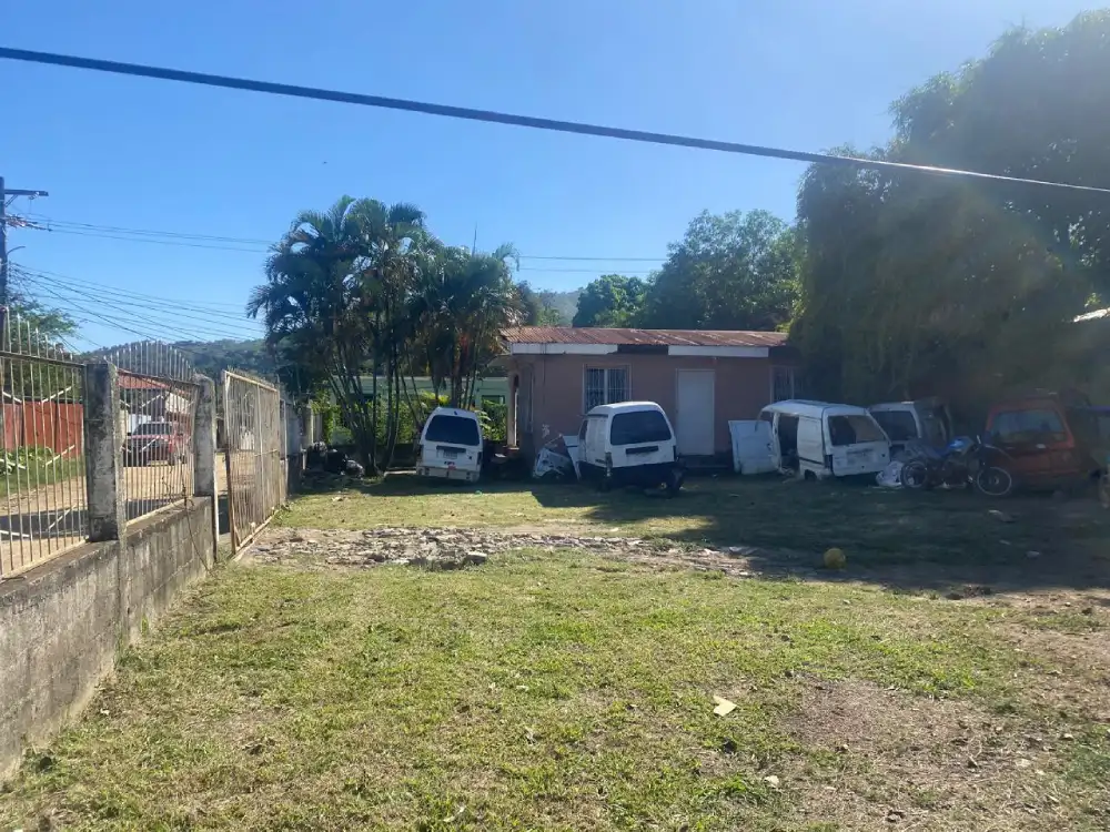 Casa con terreno grande Villanueva