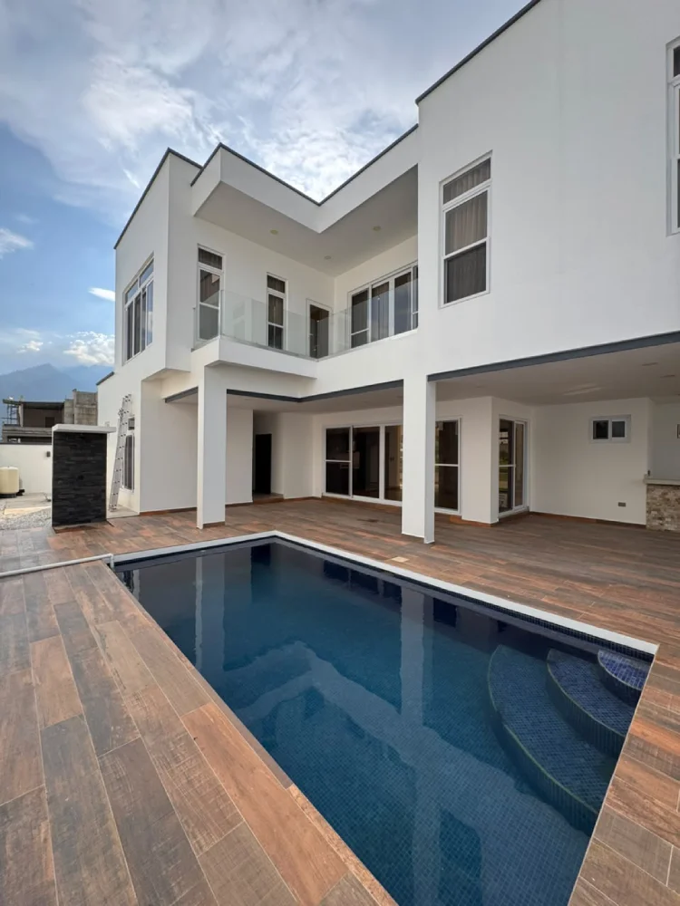 Casa con vista a la piscina san pedro sula