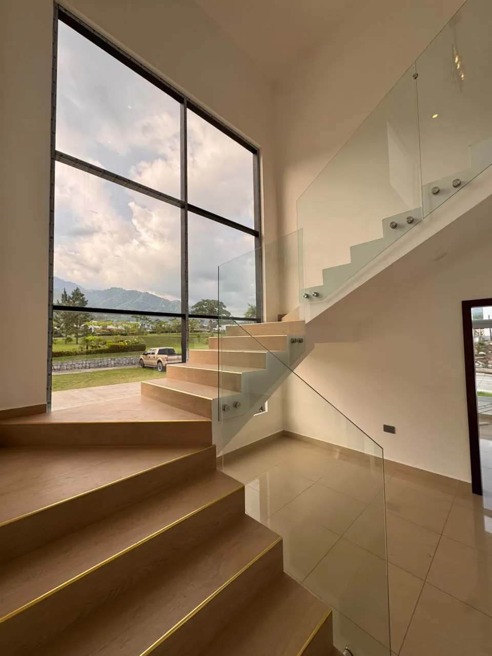 Casa de dos niveles en jaragua sps