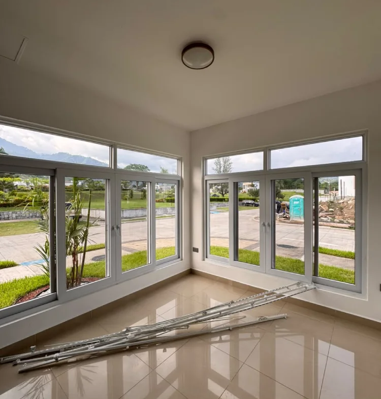 Casa de lujo con ventanales grandes San Pedro Sula