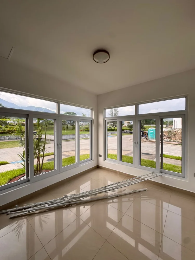 Casa de lujo con ventanales grandes San Pedro Sula