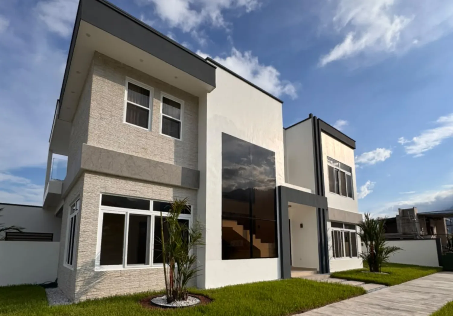 Casa de lujo en venta san pedro sula residencial jaragua