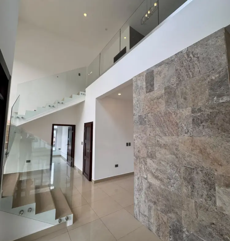 Casa grande de dos niveles en venta san pedro sula