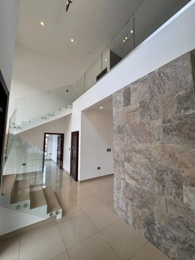 Casa grande de dos niveles en venta san pedro sula