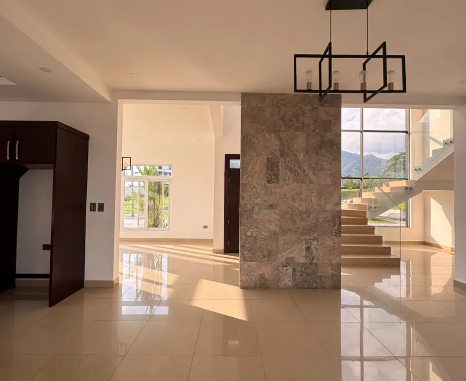 Casa moderna en bosques de jaragua