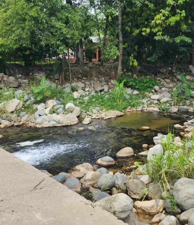 Finca con río en Honduras
