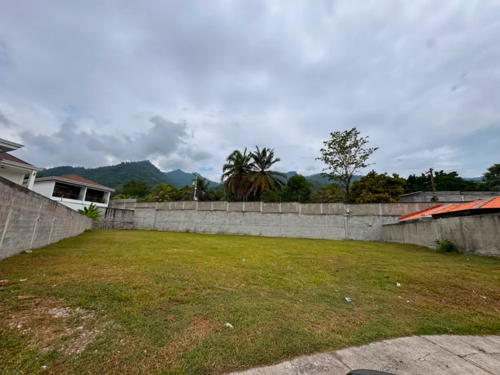 Terreno en residencial exclusivo SPS