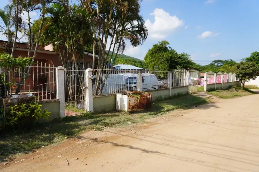 propiedad con terreno grande Villanueva